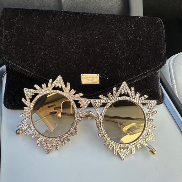 - Authentic DOLCE & GABBANA Star Shaped Sunglasses with Gold Metal and Crystals - Picture 1 of 5